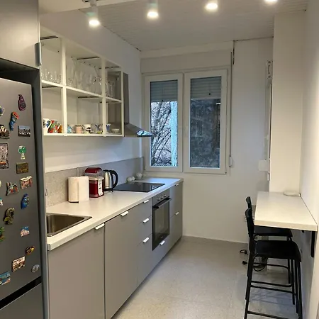 1bd In Citycentre With Parking&terrace 贝尔格莱德